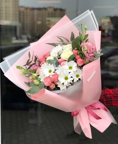 Букет цветов из: Розы, Лизиантусы и Хризантемы в Балобаново